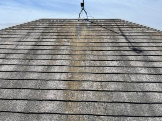 屋根は紫外線や雨風で劣化する