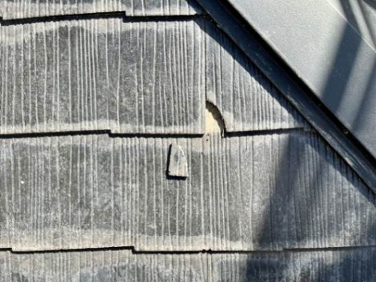 屋根の劣化：ひび割れやコケ・カビ