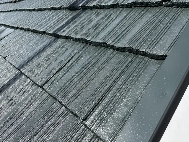 屋根の材質によって変わる屋根塗装の塗り替えタイミング